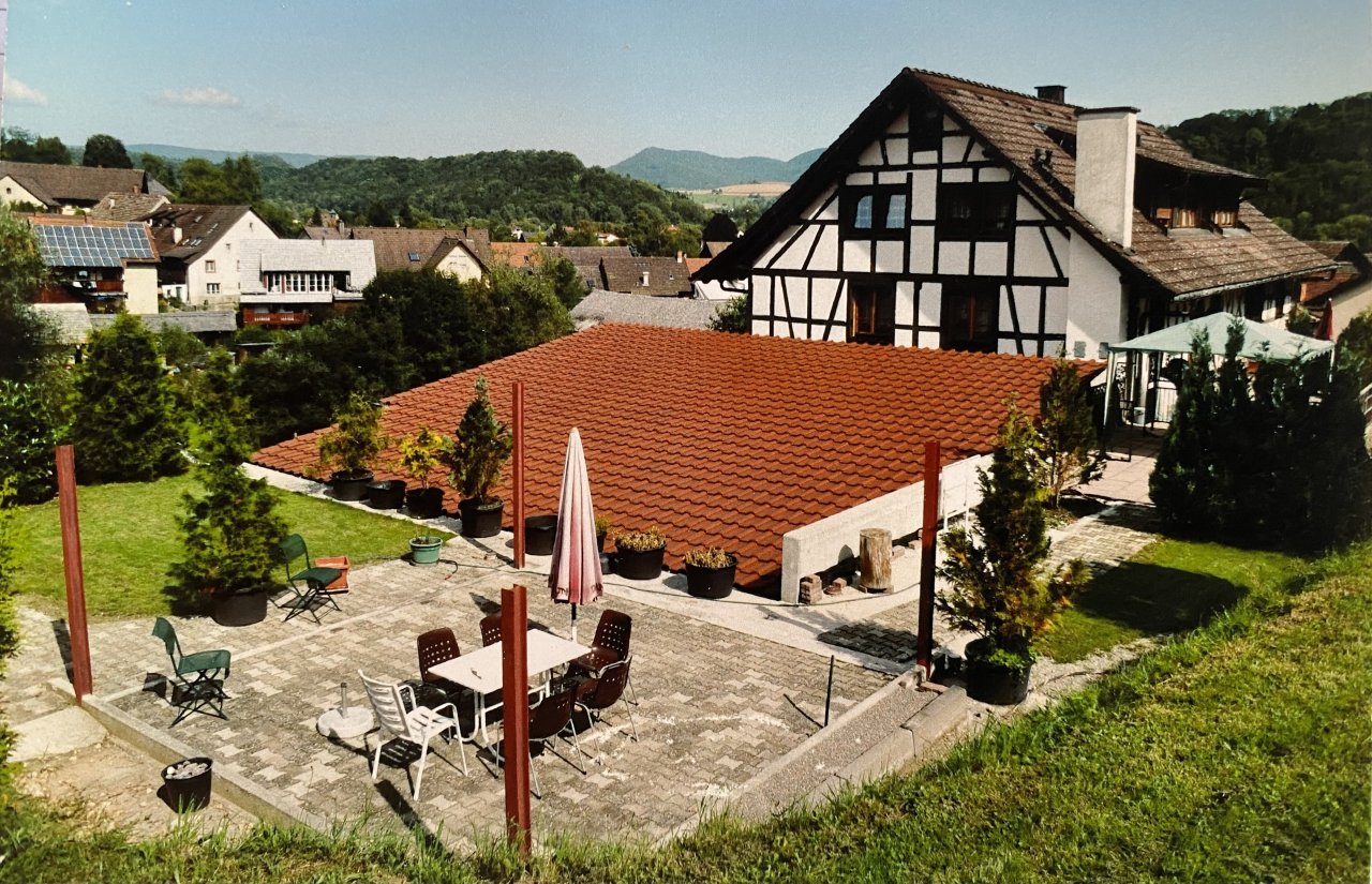 toller Festplatz hinter dem Haus als Freisitz