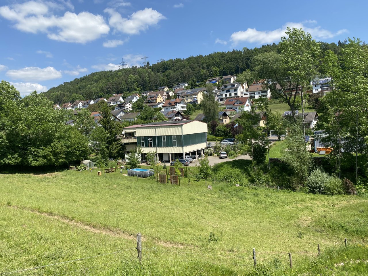 Ausblick vom Balkon -auf Anfrage ggf. Zukauf von weiteren Flächen möglich